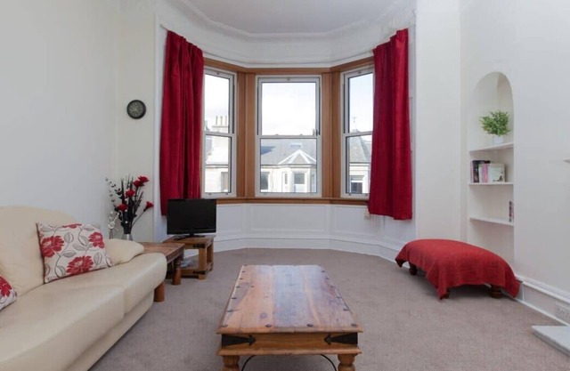 Spacious and Bright Polworth Flat