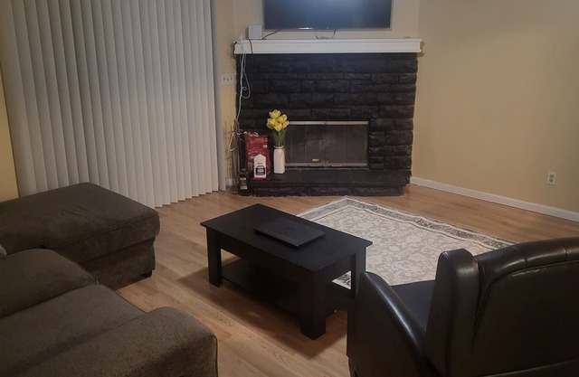 Spacious and cozy condo in nice community.