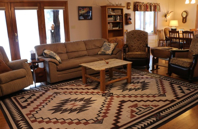 Spacious and cozy cabin near Lost Trail and Salmon