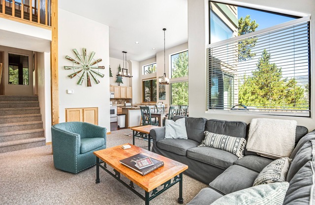 Spacious and Inviting Mountain-View Retreat with On-Site Golf and Skiing