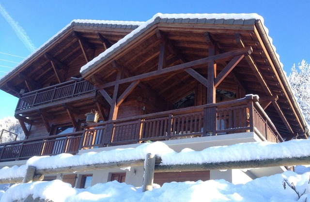 Spacious and luxurious chalet, tastefully decorated and beautiful views