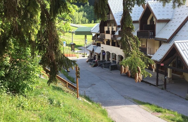 Spacious and pleasant 62 m2 apartment in a family resort