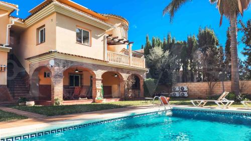 Spacious Andalusian villa with private pool REMS