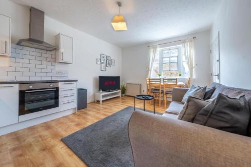 Spacious Apartment near Stansted Airport & Bishops Stortford Town Centre, Best for Contractors and Relocators