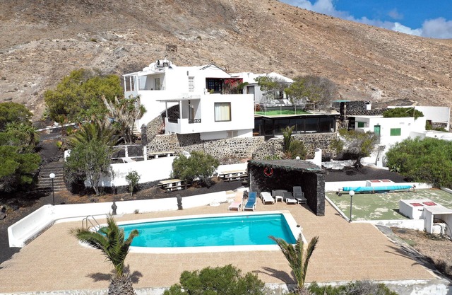 spacious apartment in a complex of 4 in quiet area