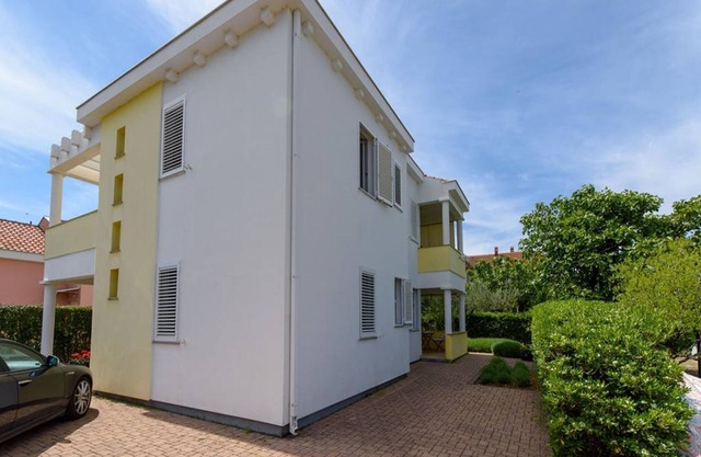 Spacious Apartment in Sukošan with Balcony