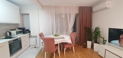 Spacious appartment in green area, 5 km to Khreschatyk