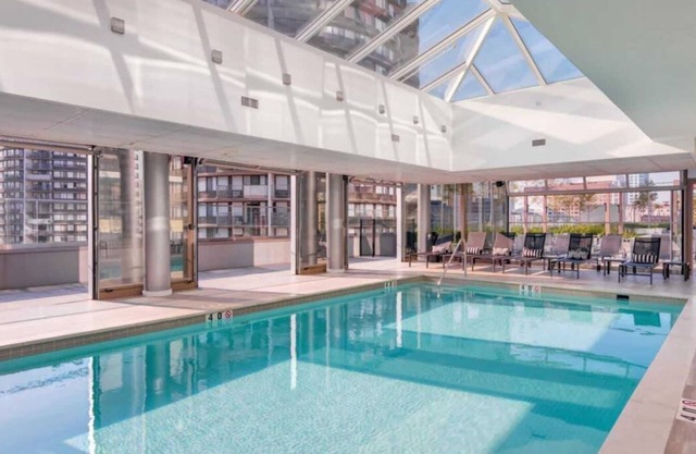 Spacious Apt Downtown With Fitness Center