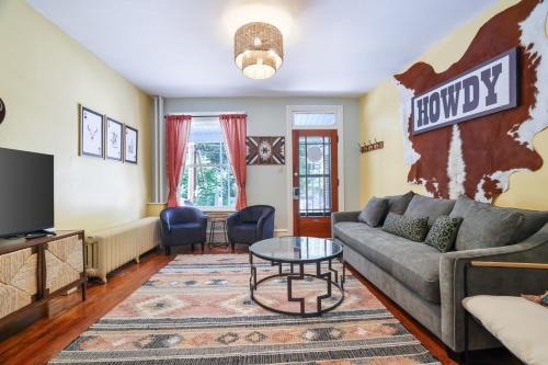 Spacious Broadway Home Downtown Western Modern Charm with parking