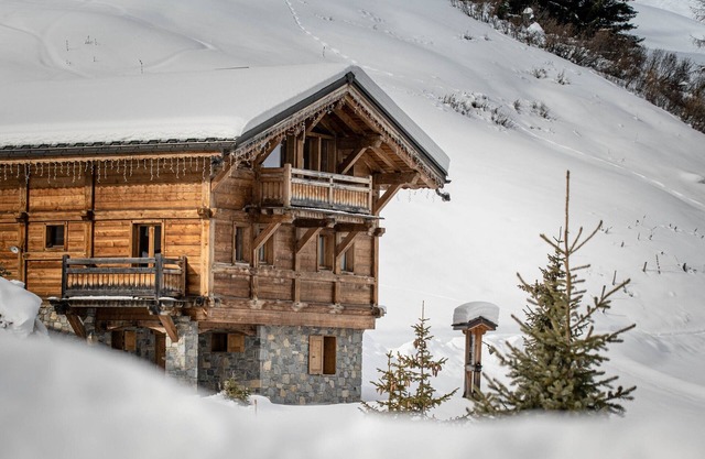 Spacious chalet with hot tub and Mont Blanc view, 5 bedrooms, WiFi
