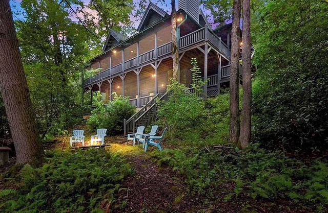 Spacious Cabin for 14 on Fightingtown Creek – Private Trout Fishing Retreat