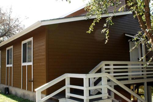 Spacious Cabin Rental Overlooking the Guadalupe River near Austin, Texas