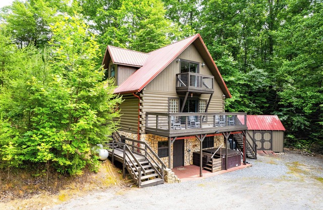 Spacious Cabin w/Hot Tub & Spectacular Valley Views | Near Bryson & Cherokee