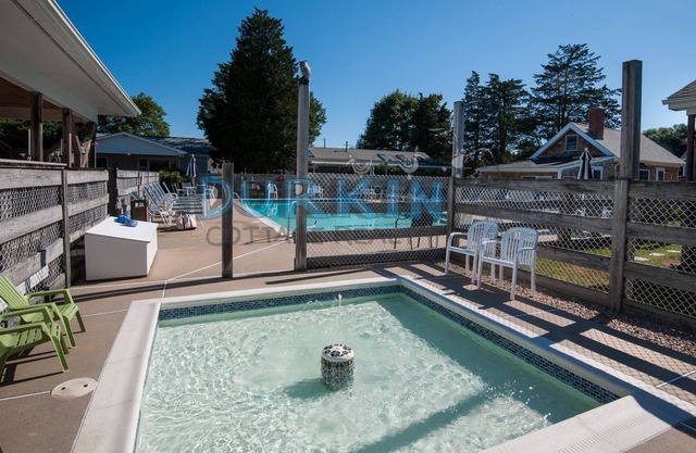 Spacious Cape, Pool Access, Hypoallergenic Dog Friendly
