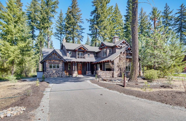 Spacious Cle Elum Cabin on Golf Course w/Hot Tub!