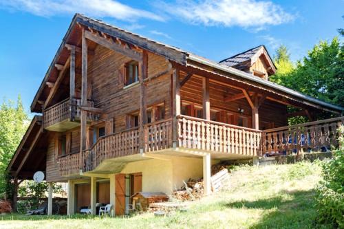 Spacious cottage with view on the Muzelle