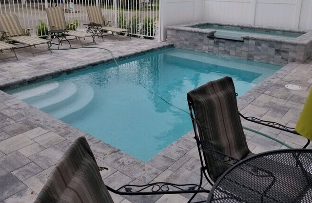 Spacious Cozy Studio Pool/Spa Ultimate Location Walk to everything