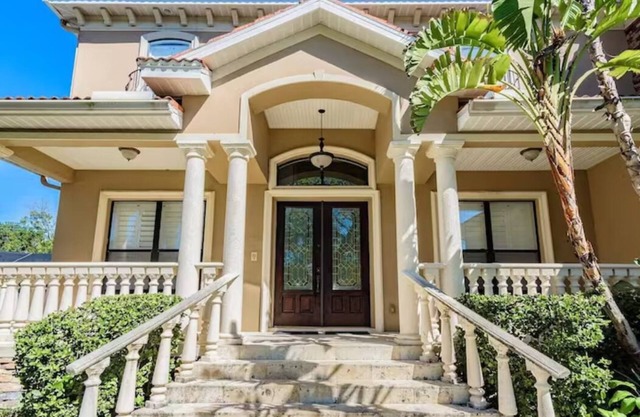Spacious Davis Island Home, minutes away from downtown Tampa and Amalie Arena!