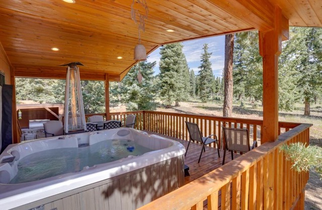 Spacious Duck Creek Village Cabin with Hot Tub!