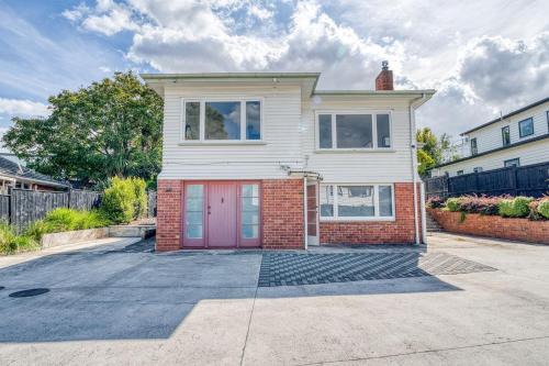 Spacious Entire Home in Epsom