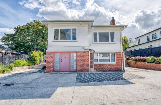 Spacious Entire Home in Epsom