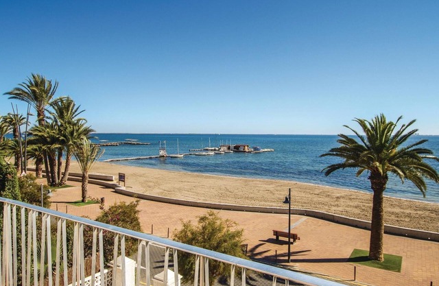 Spacious, cosy and bright holiday apartment on the 1st floor of a chalet in Santiago de la Ribera.