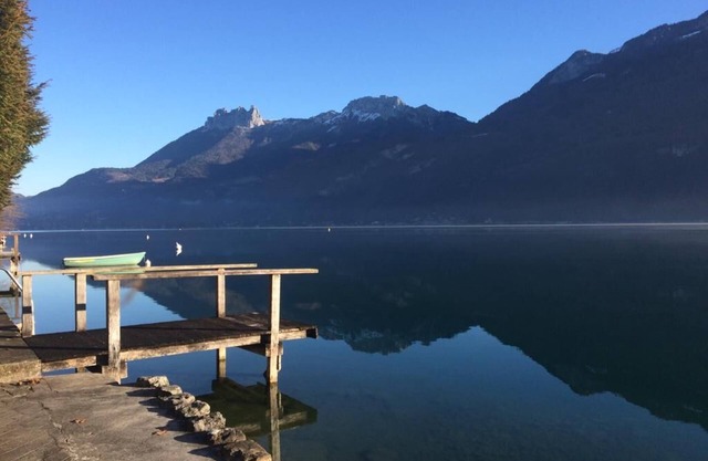 Spacious family house from 30'S years, with private access to the Annecy Lake