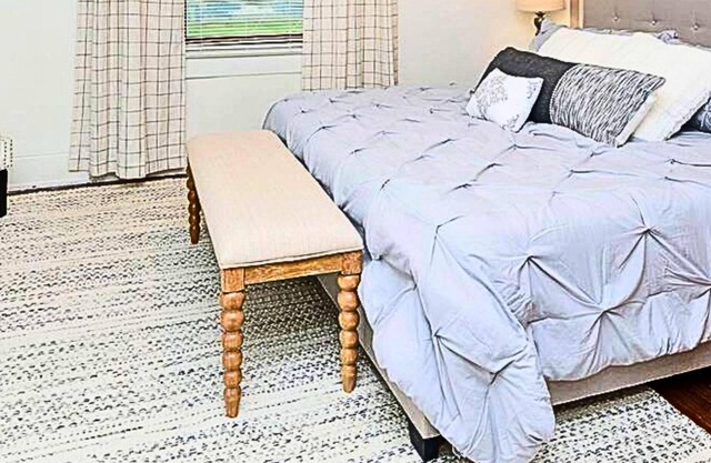 Spacious Family-Friendly Downtown Oasis ~ Hot Tub!