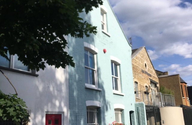 Spacious Family-Friendly 3BR 2BA London House +King Bed, 1-3min Walk to Tube+Bus