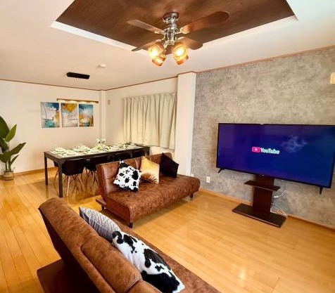 Spacious Family Home Sleeps 13 Near USJ & Osaka Station
