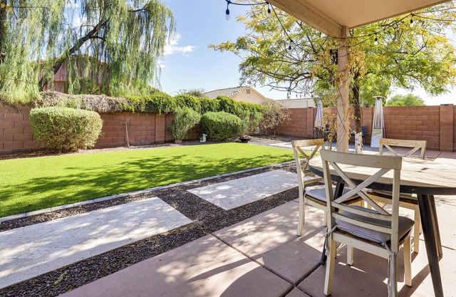 Spacious Family Home w/Yard Near Arizona Mills!