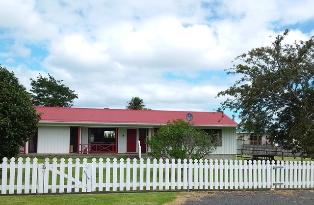 Spacious/Fully fenced/Pet Friendly/Internet - 250m to Township.