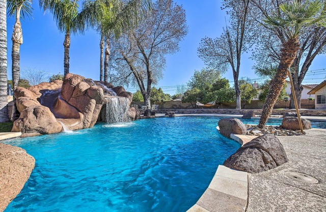 Spacious Glendale Home w/Outdoor Kitchen!