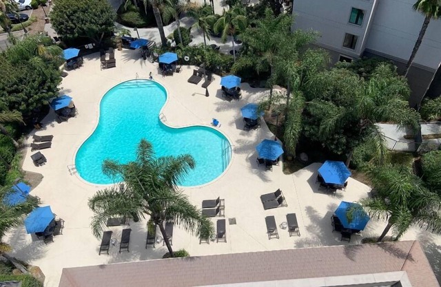 Spacious Good-Value Accommodation! 3 Posh Units, Near Anaheim GardenWalk!