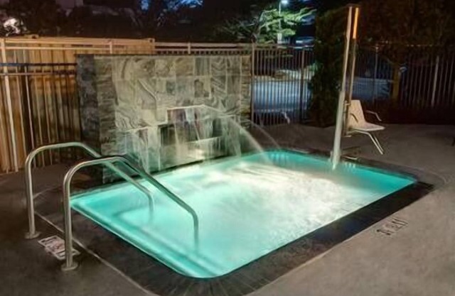 Spacious Good-Value Accommodation! Onsite Parking, Pet-Friendly Property