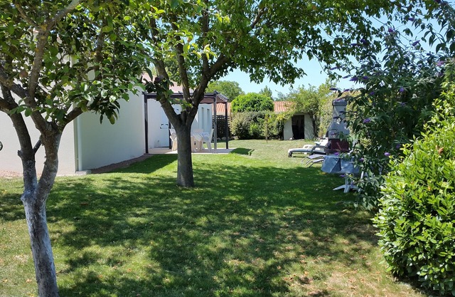 Spacious house in a quiet location between sea and forest