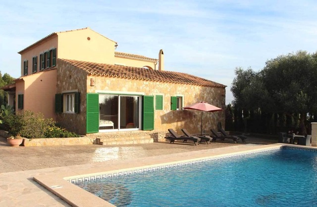 Spacious holiday home on a large plot, peaceful setting