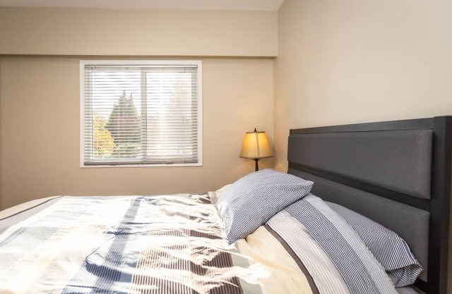 Spacious Home-Like Suite (Upper)