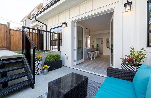 Spacious Home w/ Backyard, Central in YVR +Transit