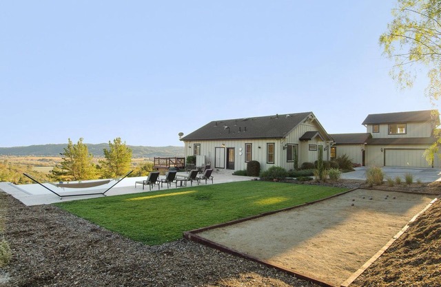 Spacious Home with Great View and New Infinity Pool/Hot Tub!