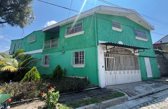 Spacious house in San Salvador with wifi/A/C spacious in gated community