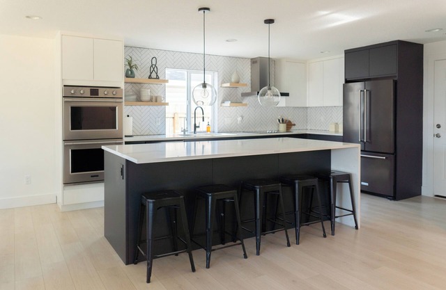 Spacious house in Vancouver with Private Movie Theater and Golf Simulator!