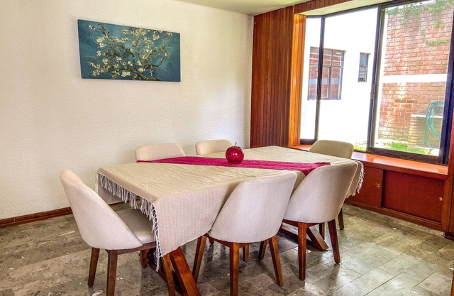 Spacious house w/parking only 7 min to downtown!
