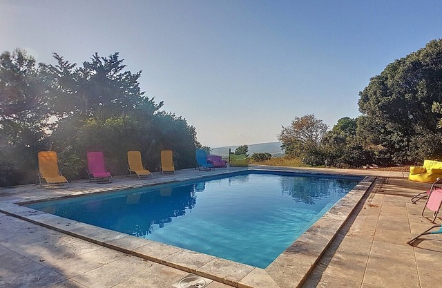 Spacious house with pool in Castellet