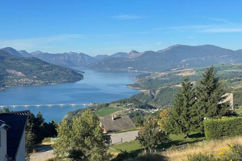 Spacious house with stunning views Puy-Sanières
