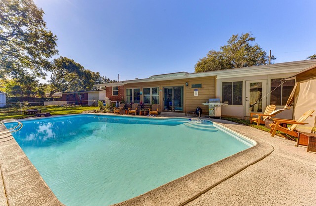 Spacious Jacksonville Home: 6 Mi to Downtown!