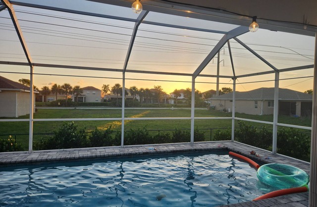 Spacious, King Beds, HEATED SALTWATER POOL HOME, Turtle's Getaway
