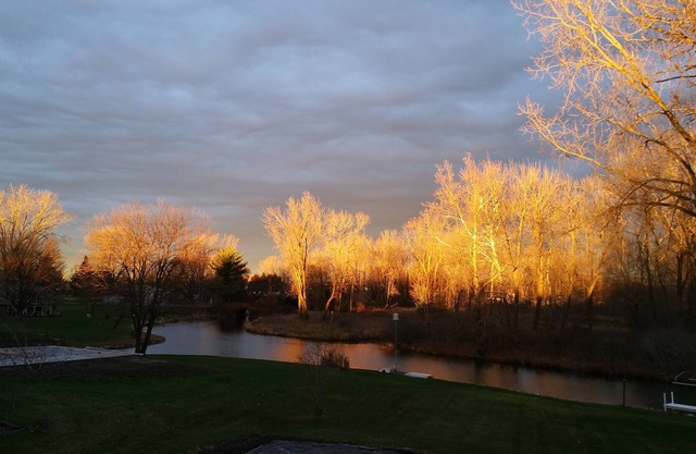Spacious Lake Access Property - Ideal Corporate Housing
