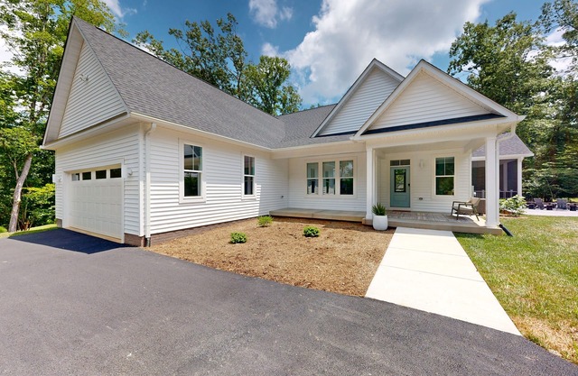 Spacious lake house retreat with game room, theater room, fire pit and boat slip