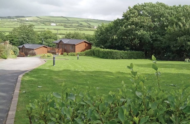 Spacious lodge with one master double and two twin.